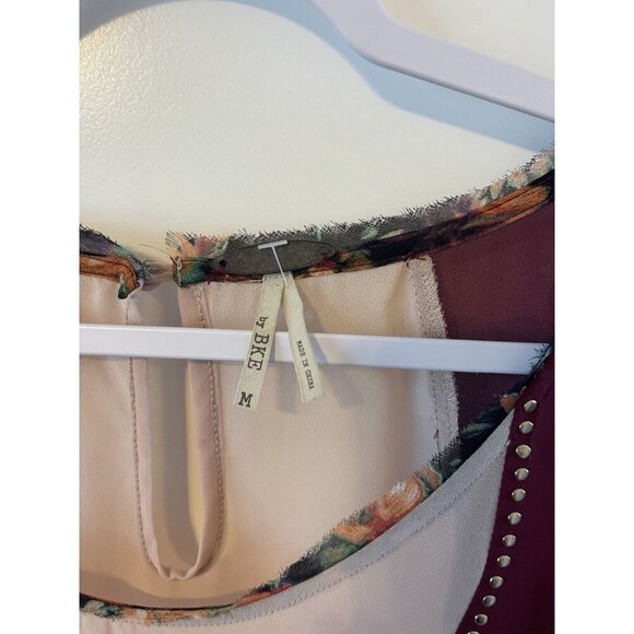 Gimmicks by BKE Pink Crochet Lace Boho Fringe Sleeveless top M Floral Trim NWOT - Picture 3 of 8